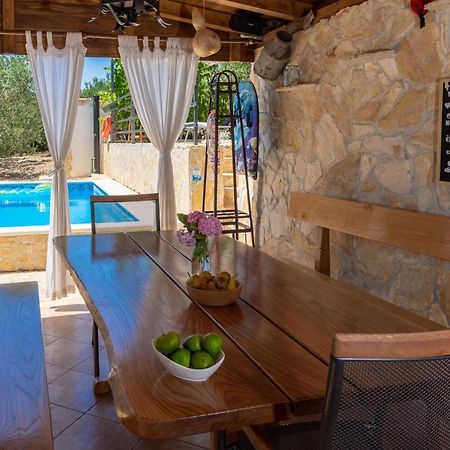 Plum Holiday Home Каштел-Стари Экстерьер фото
