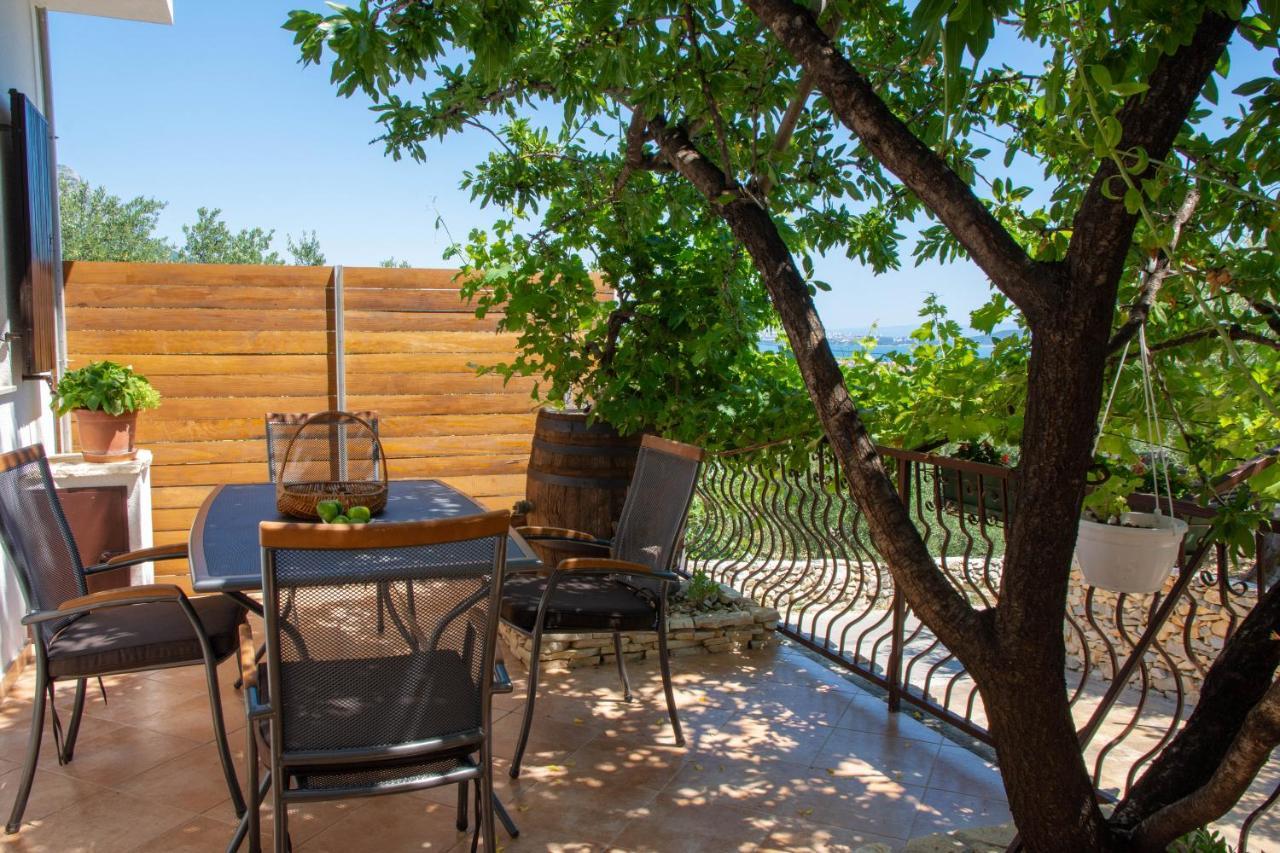 Plum Holiday Home Каштел-Стари Экстерьер фото