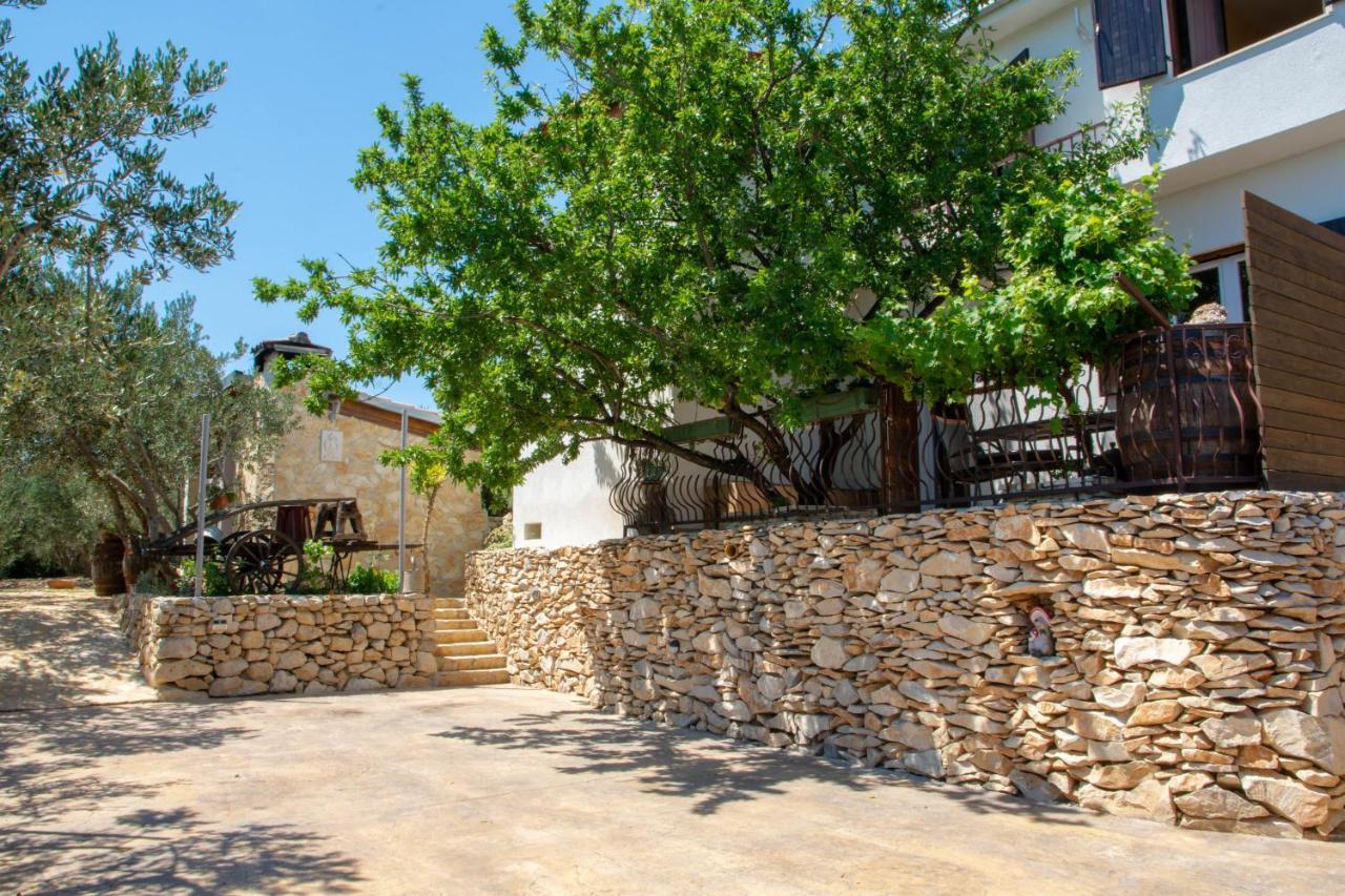 Plum Holiday Home Каштел-Стари Экстерьер фото