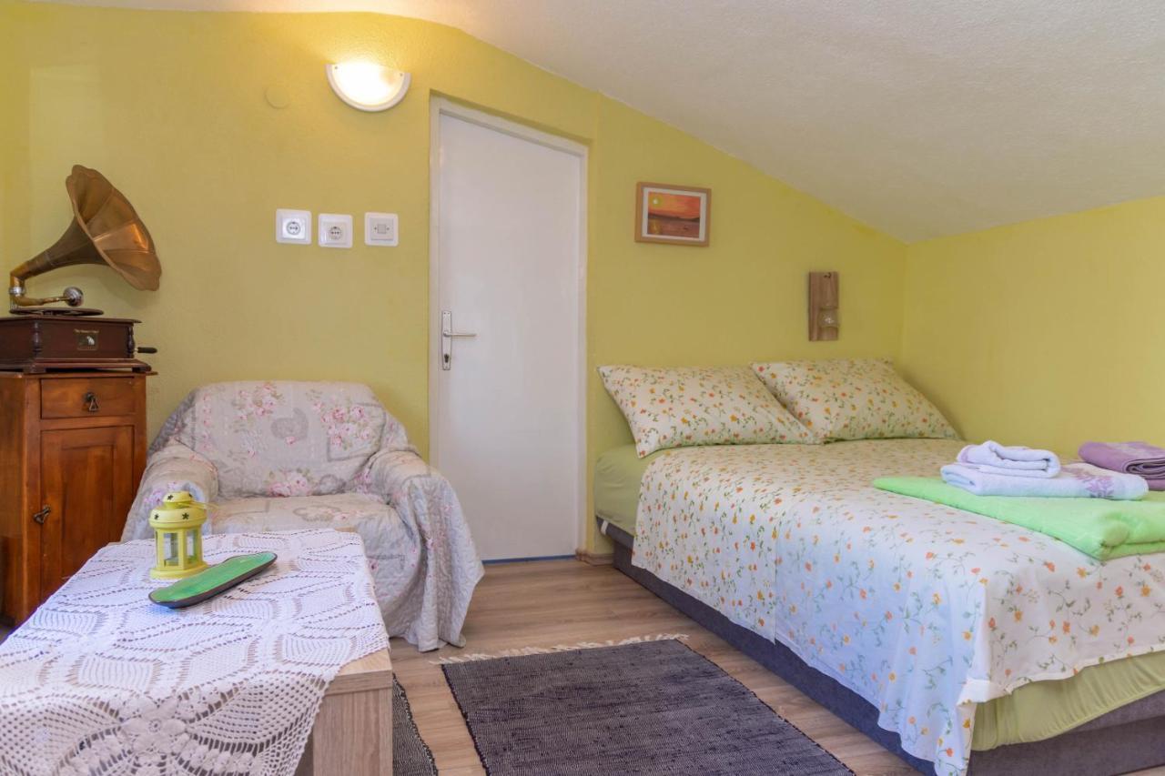 Plum Holiday Home Каштел-Стари Экстерьер фото