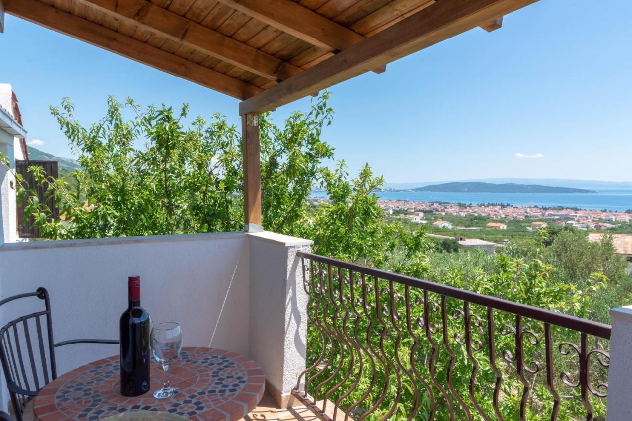 Plum Holiday Home Каштел-Стари Экстерьер фото