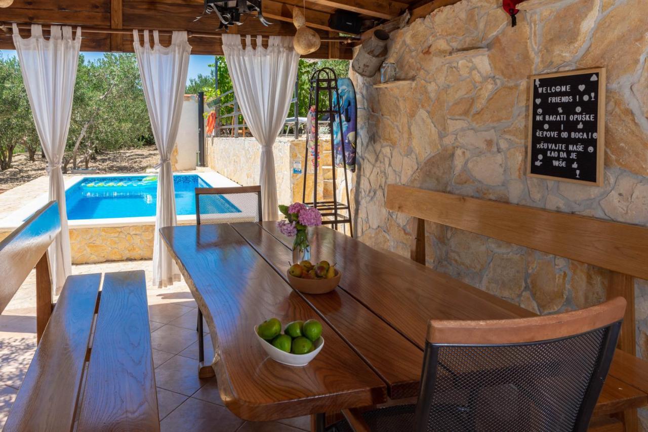 Plum Holiday Home Каштел-Стари Экстерьер фото