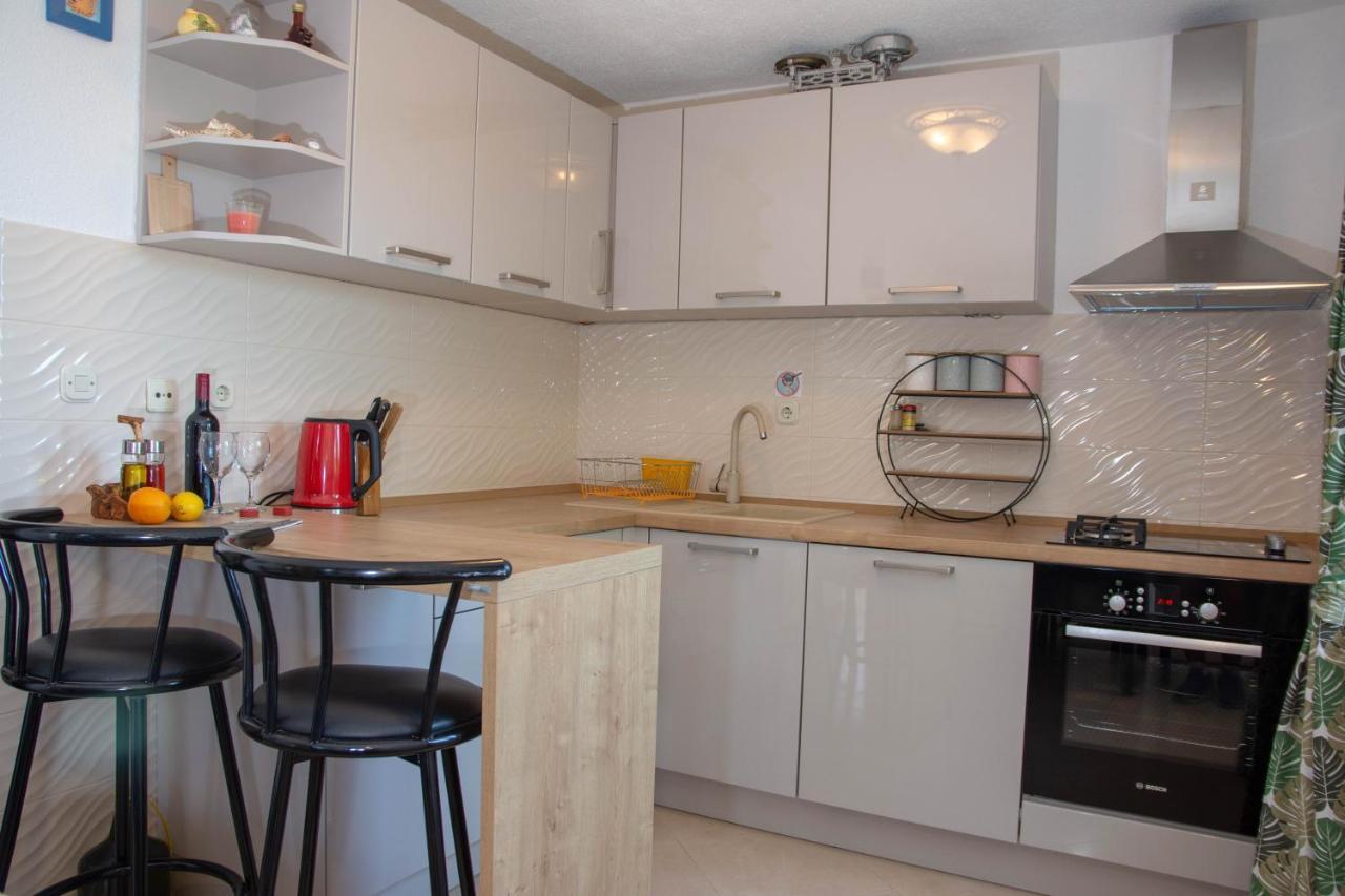 Plum Holiday Home Каштел-Стари Экстерьер фото
