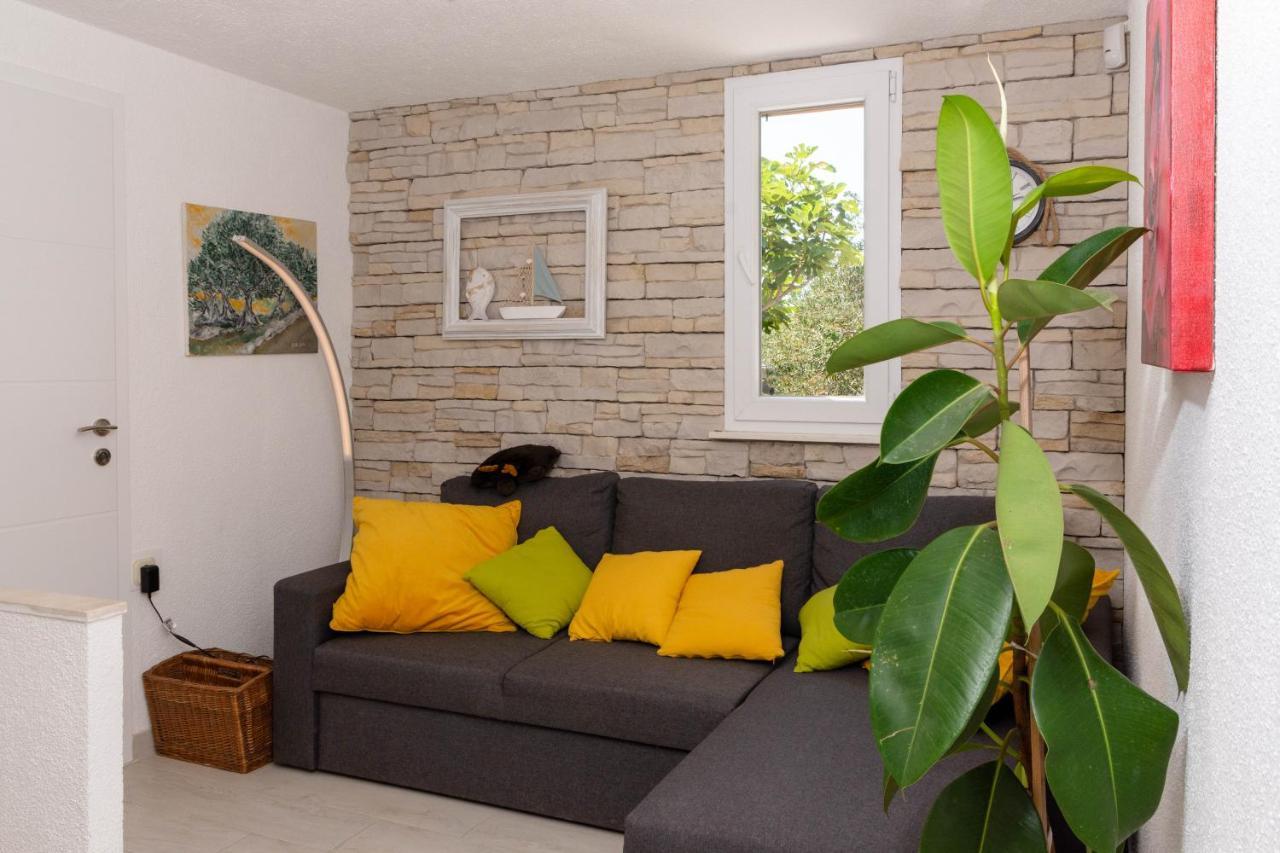 Plum Holiday Home Каштел-Стари Экстерьер фото