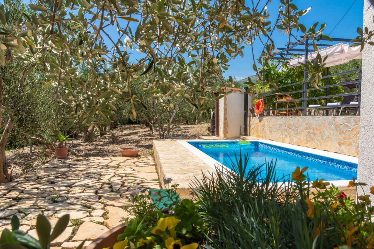Plum Holiday Home Каштел-Стари Экстерьер фото