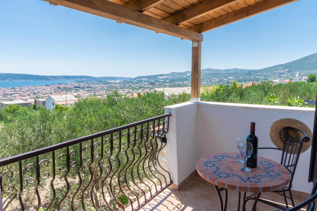 Plum Holiday Home Каштел-Стари Экстерьер фото