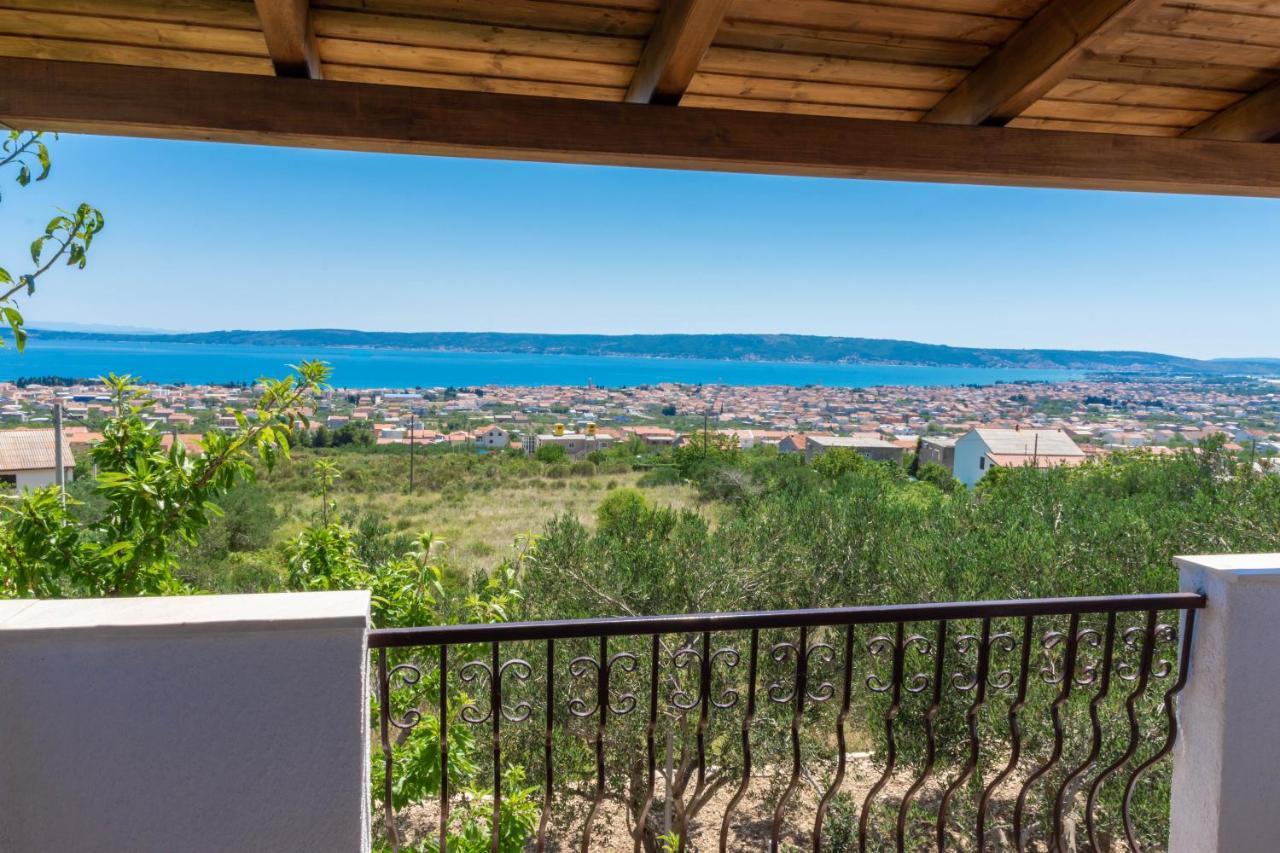 Plum Holiday Home Каштел-Стари Экстерьер фото