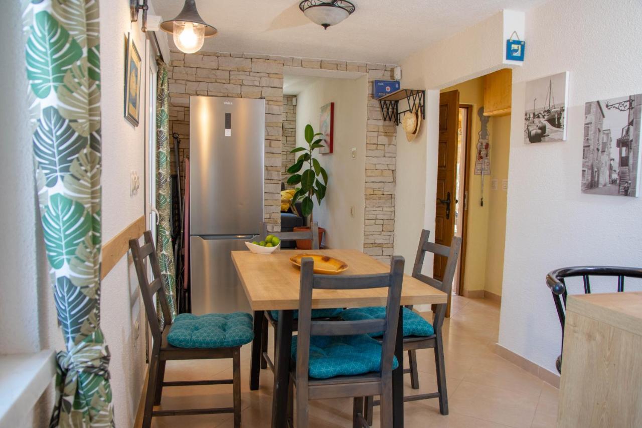 Plum Holiday Home Каштел-Стари Экстерьер фото